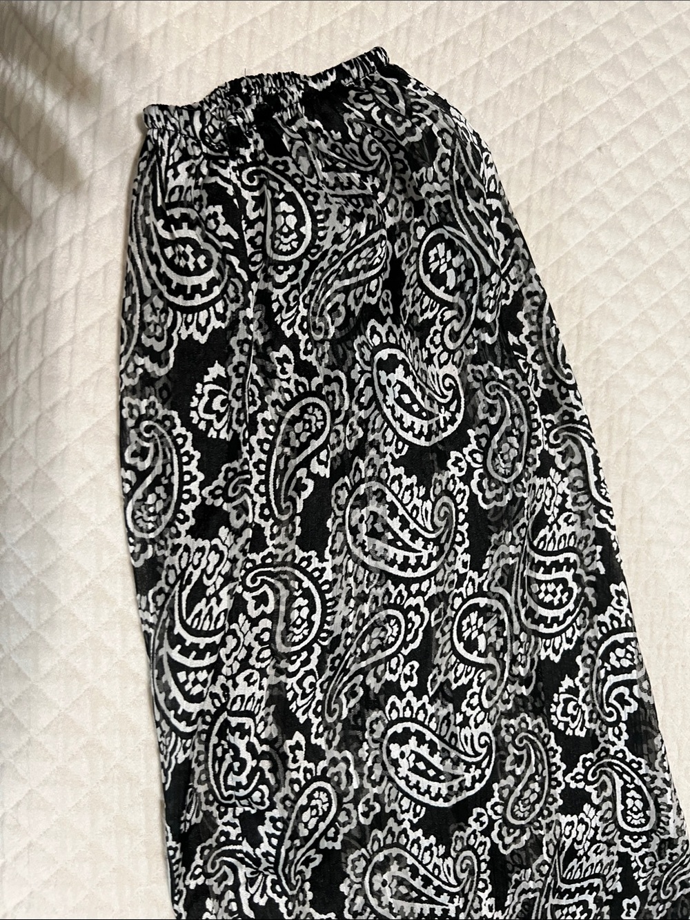 H&M Black and White Paisley Tie-Neck Blouse - Picture 7 of 8